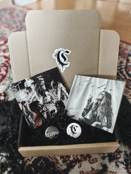 Box CLÖDIE „Memories Collection” – 2x CD + przypinki - obrazek 5