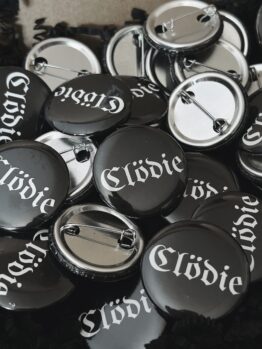 BLACK PIN BADGE WITH CLASSIC Clödie LOGO