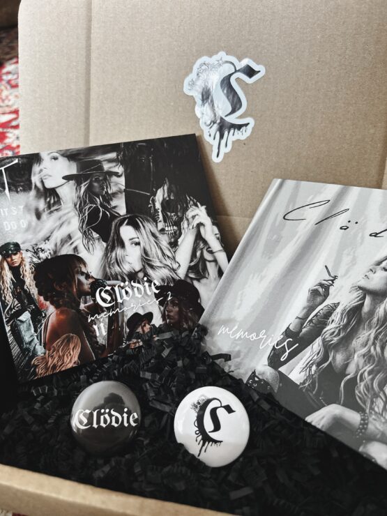 Box CLÖDIE „Memories Collection” – 2x CD + przypinki - obrazek 8