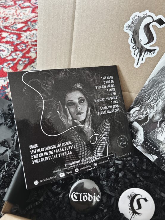 Box CLÖDIE „Memories Collection” – 2x CD + przypinki - obrazek 4
